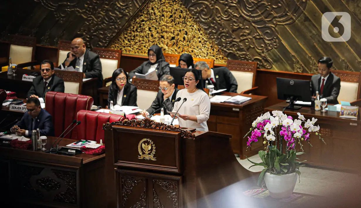 "Dengan demikian kuorum telah tercapai dan mengucap bismillahirrahmanirrahim, perkenankan kami selaku pimpinan Dewan membuka rapat paripurna DPR RI ke-8 masa sidang ke-II tahun sidang 2023-2024 hari Selasa 31 Oktober 2023 dan kami nyatakan dibuka dan terbuka untuk umum," lanjutnya. (Liputan6.com/Faizal Fanani)