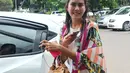 "18 pertanyaan detailnya kan urusan penyidikan," kata Syahnaz di Ditreskrimsus Polda Metro Jaya, Jakarta Selatan, Rabu (23/3/2016). (Adrian Putra/Bintang.com)