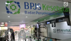 Suasana pelayanan BPJS Kesehatan di Jakarta, Rabu (28/8/2019). Sedangkan, peserta kelas mandiri III dinaikkan dari iuran awal sebesar Rp 25.500 menjadi Rp 42.000 per bulan. Hal itu dilakukan agar BPJS Kesehatan tidak mengalami defisit hingga 2021. (merdeka.com/Iqbal S. Nugroho)