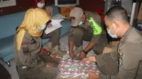 Ratusan Botol Miras Siap Edar Disita Satpol PP Kota Depok