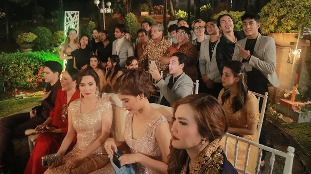 Sudah Tamat, Ini 7 Potret Kebersamaan Para Pemain Sinetron Roda Roda Gila