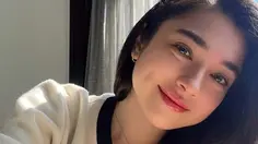 Pesona Amanda Rigby dalam Balutan Gaya Elegan dan Chic