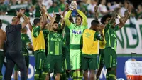 pemain Chapecoense merayakan setelah pertandingan mereka melawan San Lorenzo di stadion Arena Conda di Chapeco (Reuters)