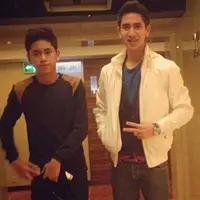 Begini potret keduanya saat tumbuh jadi remaja. Sama-sama terjun ke dunia hiburan, Verrell Bramasta dan Athalla Naufal juga saling mendukung karier satu sama lain. (Liputan6.com/IG/@athallanaufal7)