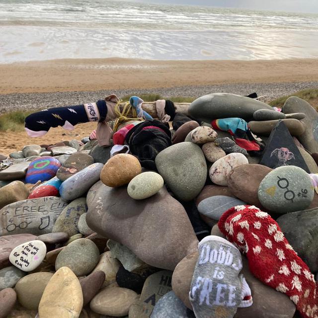 Makam Dobby (Foto: Twitter @PopCrave)