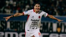 Penyerang Bali United, Diego Campos, merayakan gol ke gawang Arema pada laga BRI Super League 2025/2026 di Stadion Kanjuruhan, Kabutapen Malang, Jumat (6/3/2026). (Bola.com/Alit Binawan)