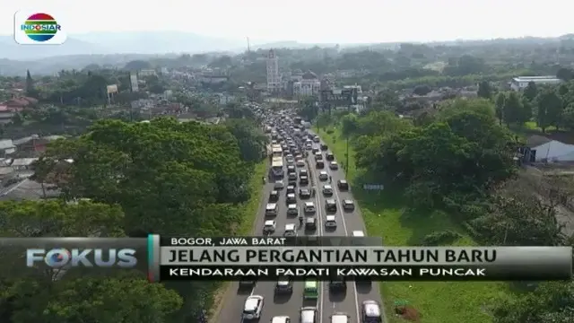 Ruas jalan di kawasan wisata Puncak, Bogor, dan Lembang, Bandung Barat, mulai dipadati kendaraan wisatawan.