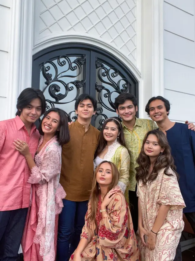 7 Momen Kebersamaan Angga Yunanda dan Shenina Cinnamon Saat Lebaran