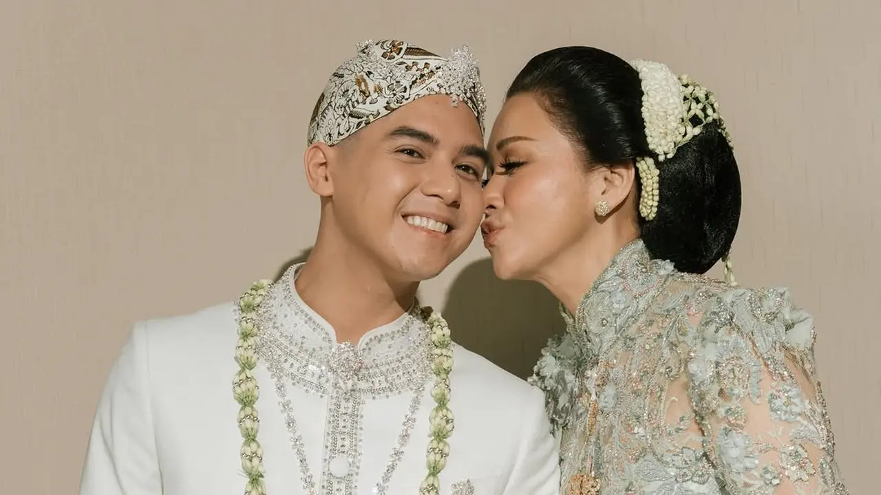 6 Potret Detail Kebaya Maia Estianty di Akad Nikah Al Ghazali, Anggun Memukau