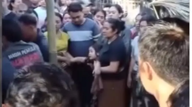 Momen Pilu Anak Tangisi Ayahnya Tewas Dikeroyok Usai Dituduh Curi Ayam