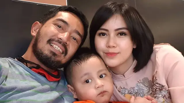 Digugat Cerai Lagi, Ini 7 Potret Lawas Yama Carlos dan Istri yang Tampil Mesra