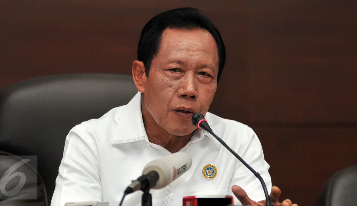 Kepala BIN, Sutiyoso saat konferensi pers pasca Ledakan di Kawasan Thamrin, Jakarta, Jumat (15/1/2016). UU Intelijen dan UU Terorisme saat ini masih kurang memberikan wewenang maksimal bagi BIN dalam memberantas teroris. (Liputan6.com/Yoppy Renato)