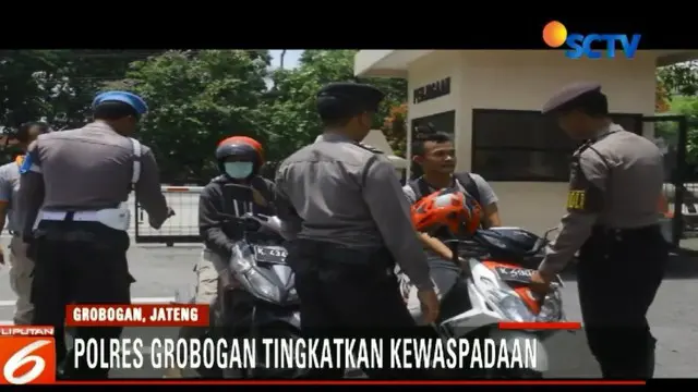 Hindari aksi terorisme seperti di Mapolres Dharmasraya, Polres Grobogan, Jawa Tengah meningkatkan pengamanan dengan memperketat pemeriksaan.