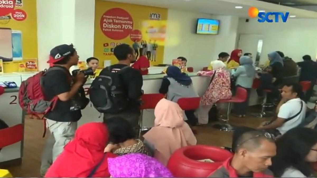 Hari Terakhir Registrasi Kartu SIM, Pengguna Antre di Kantor Operator