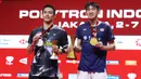 Tunggal putra Indonesia, Jonatan Christie (kiri) bersama Victor Lai usai final turnamen bulutangkis Indonesia Open 2026 di Istora Gelora Bung Karno, Senayan, Jakarta, Minggu (7/6/2026). (Bola.com/M Iqbal Ichsan)