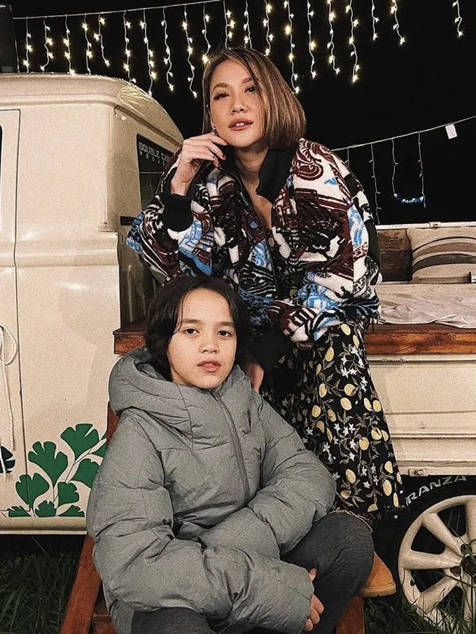 BCL dan Noah liburan akhir tahun, intip outfitnya