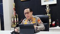 Kabid Humas Polda Metro Jaya Kombes Ade Ary menyampaikan perkembangan kasus dugaan pemerasan terhadap anak bos Prodia yang menyeret nama sejumlah pejabat Polres Jaksel. (Liputan6.com/Ady Anugrahadi)