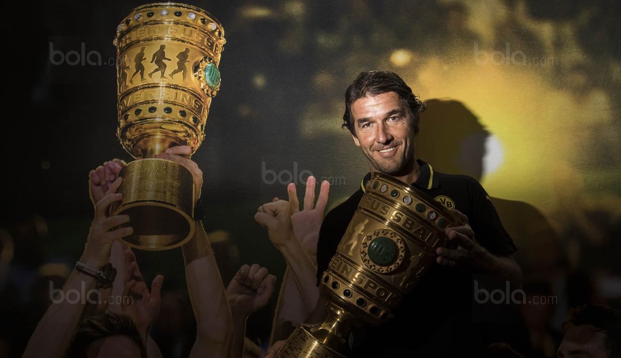 Legenda Jerman, Karl-Heinz Riedle, wawancara dengan Redaksi Bola.com di Hotel Sultan pada Senin (9/10/2017), kedatangannya ke Indonesia untuk mempromosikan Borussia Dortmund. (Bola.com/Vitalis Yogi Trisna)