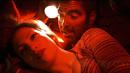 George Clooney dan Jennifer Lopez dalam Out of Sight. (Universal Pictures via IMDb)