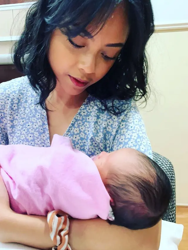 6 Potret Kedekatan Sakina Tama dan Salima Anak Gista Putri, Bikin Gemas