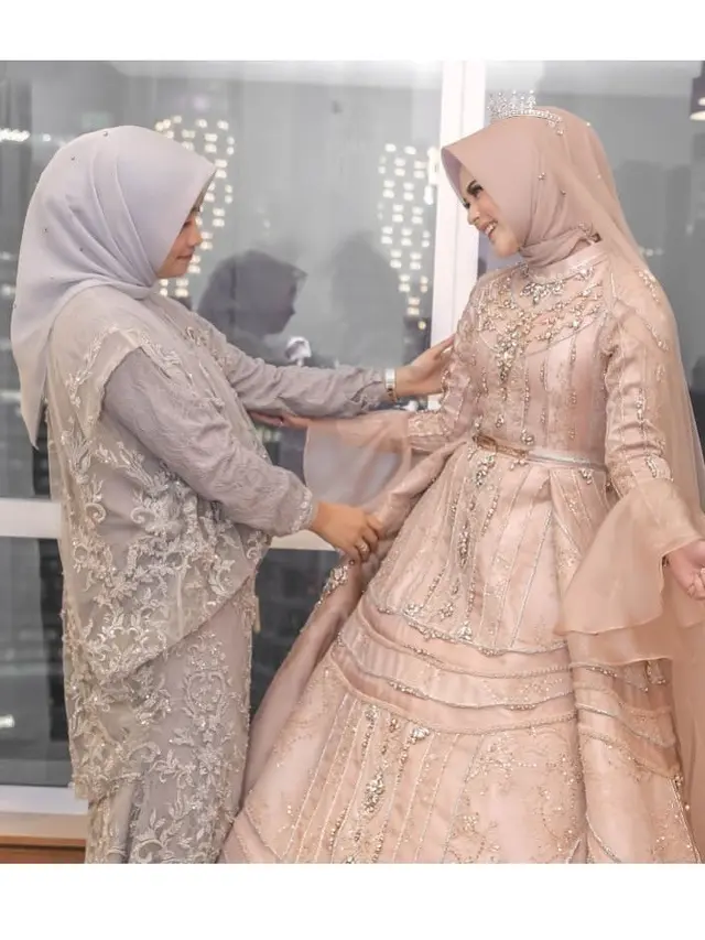 5 Potret Detail Gaun Pengantin Cut Meyriska, Bertabur 300 Kristal Swarovski