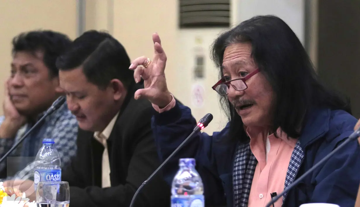 Direktur Indofood, Franciscus Walirang (kanan) saat menjadi pembicara dalam diskusi pangan di Jakarta, Senin (28/12/2015). Diskusi tersebut membahas Kedaulatan Pangan dalam Perspektif Ekonomi Politik Indonesia. (Liputan6.com/Angga Yuniar)
