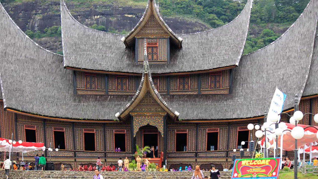 Menikmati Ragam Atraksi Budaya Minankabau di Pagaruyung Fair 2015