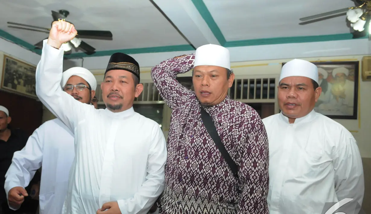 Fahrurrozi Ishaq dilantik menjadi Gubernur pada Senin, 1 Desember 2014, Senin di depan Gedung DPRD oleh FPI dan GMJ, Jakarta. Foto diambil pada Rabu (3/12/2014). (Liputan6.com/Herman Zakharia)