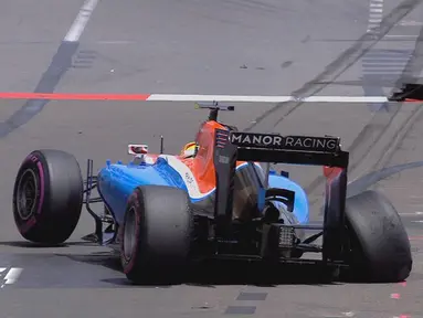 Pebalap Manor Racing asal Indonesia, Rio Haryanto, mengalami kecelakaan setelah kehilangan kendali dan menabrak dinding pembatas saat latihan bebas kedua F1 GP Monako, Kamis (26/5/2016). (Bola.com/Twitter/F1)