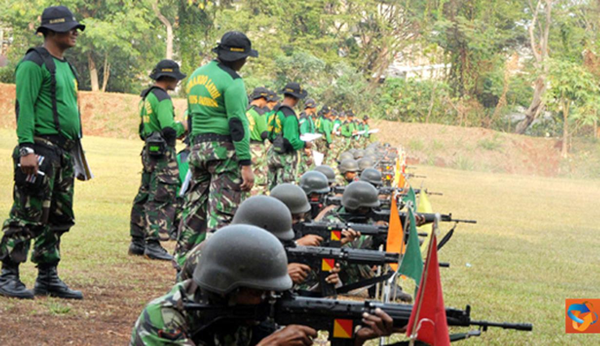 Citizen6, Cilandak: Yontaifib menjadi juara perlombaan Binsat Korps Marinir 2011 yang berlangsung selama dua hari di lapangan tembak Letnan Karno Cilandak Jakarta Selatan, Rabu (21/9). (Pengirim: Budi Abdillah)
