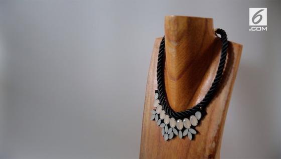 VIDEO: Mantan Arsitek Tinggalkan Pekerjaan Demi Kalung Unik