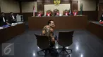 Mantan Ketua DPD Irman Gusman menjalani sidang perdana di Pengadilan Tindak Pidana Korupsi (Tipikor) Jakarta, Selasa (8/11). Irman Gusman menjalani sidang dengan agenda pembacaan dakwaan dari jaksa penuntut umum. (Liputan6.com/Johan Tallo)