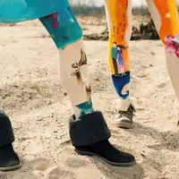 Keindahan lukisan tidak hanya di atas kanvas, bagian tubuh pun bisa menjadi objeknya. Seperti kaki ini yang seolah sedang memakai celana. (via: boredpanda.com)