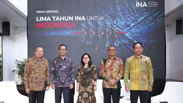 Eddy Porwanto, Chief Financial Officer INA; Oki Ramadhana, Chief Executive Officer INA; Arisia Pusponegoro, Chief Legal Counsel INA; Laksono W. Widodo, Chief Investment Officer INA; dan Adhiputra Tanoyo, Chief Risk Officer INA. (Dok INA)