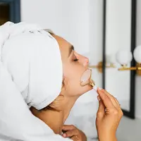 Face roller dan ice roller menjadi perbincangan hangat di tengah masyarakat karena dapat membantu meraih kulit wajah yang sehat. (Foto: Pexels/Karolina Grabowska)