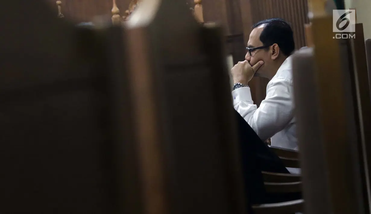 Mantan Kepala Kantor Wilayah Kemenag Provinsi Jawa Timur Haris Hasanuddin saat menjalani sidang lanjutan dalam kasus suap seleksi pengisian jabatan pimpinan tinggi Kementerian Agama, di Pengadilan Tipikor, Jakarta, Rabu (19/6/2019). (Liputan6.com/Helmi Fithriansyah)
