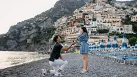 Nikita Willy dan Indra Priawan di Positano, Italia (Dok.Instagram/@indpriw/https://www.instagram.com/p/CCEGyPFh0fD/Komarudin)