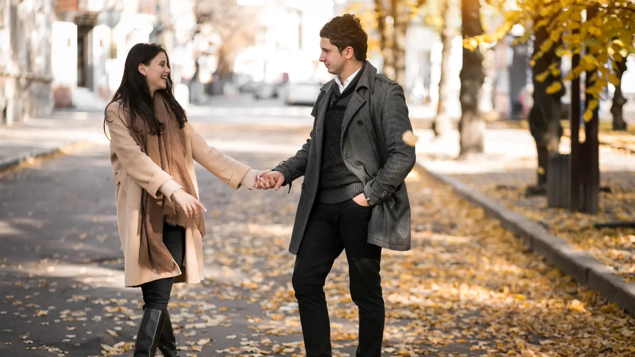 Percaya Cinta Pada Pandangan Pertama? Intip Dulu Mitos dan Faktanya! (photo by freepik.com)