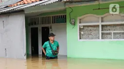 Per pukul 09.00 WIB, Badan Penanggulangan Bencana Daerah (BPBD) Jakarta menyatakan banjir merendam sebanyak 62 wilayah Rukun Tetangga (RT) di Jakarta. (Liputan6.com/Herman Zakharia)