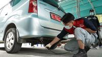 Pengecekan emisi gas buang kendaraan di Kota Balikpapan. (Liputan6.com)