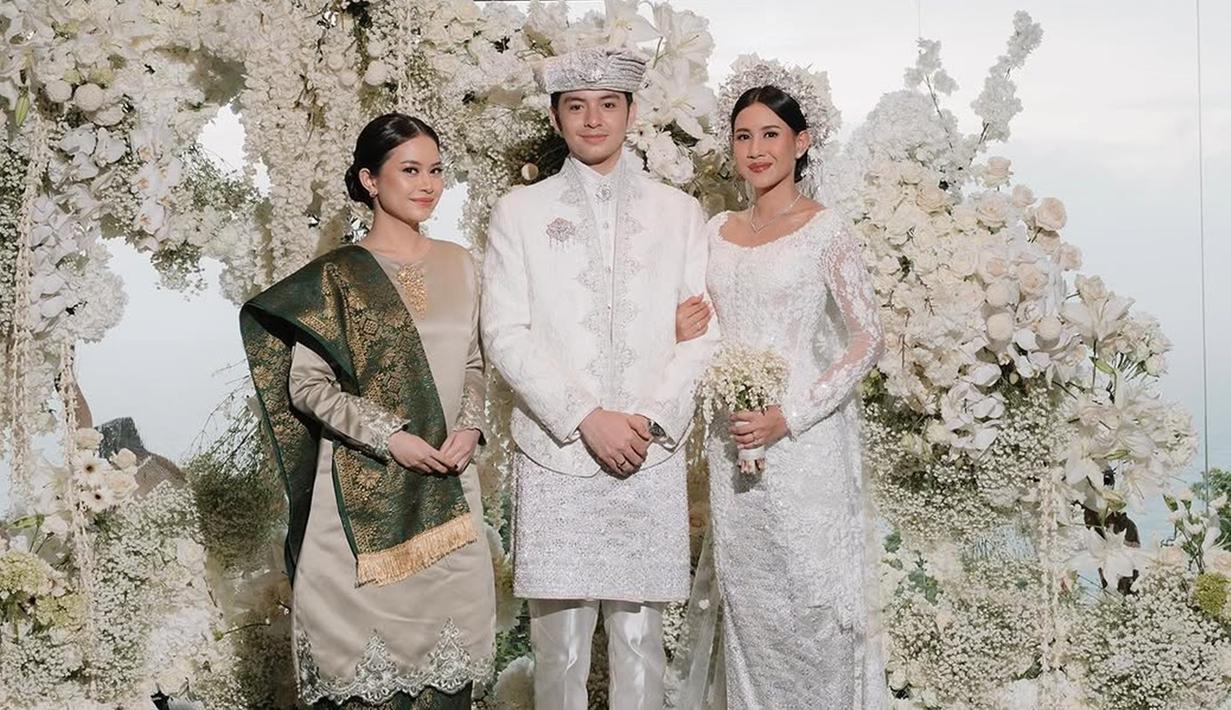 Melalui unggahan Instagram, Hanggini menuliskan pesan menyentuh untuk Shenina. Ia mengungkapkan rasa bahagianya melihat Shenina tumbuh menjadi sosok wanita yang kuat dan kini menikah dengan pria yang tepat. Unggahan tersebut memperlihatkan betapa dalam persahabatan mereka, yang telah terjalin sejak lama. (Liputan6.com/IG/@hanggini)