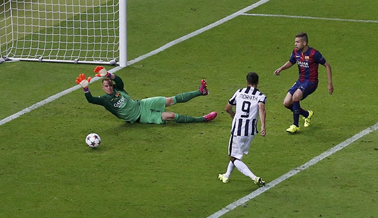 Alvaro Morata mencetak gol pertama Juventus. (REUTERS/Fabrizio Bensch)