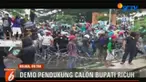 Massa menuding ada kecurangan dalam pemilihan bupati dengan pengerahan aparatur sipil negara sehingga jagoan mereka kalah
