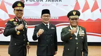 Gubernur Jawa Barat (Jabar) Ridwan Kamil saat menghadiri upacara Hari Bhayangkara ke-74 bersama Presiden RI via video conference di Mapolda Jabar, Kota Bandung, Rabu (1/7/20). (Foto: Humas Jabar)