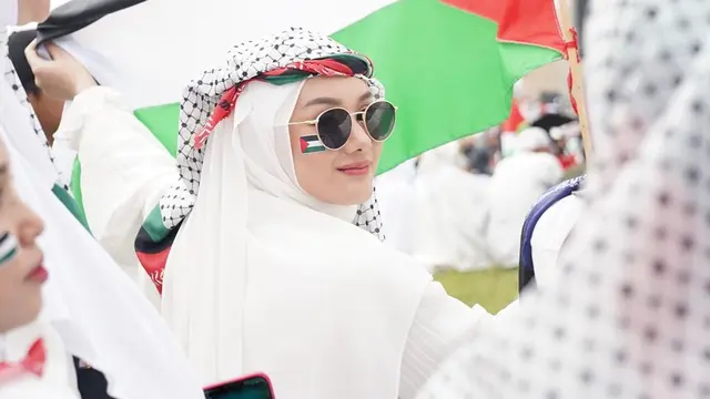 Potret Detail Makeup Artis Wanita yang Ikut Aksi Bela Palestina, Tuai Pro Kontra