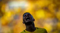 Ekspresi Neymar saat membela Brasil kontra Jepang pada laga persahabatan jelang Olimpiade Rio da Janeiro, di Stadion Serra Dourada, Goiania, Brasil (30/7/2016). Neymar akan memimpin rekan-rekannya bersua Afrika Selatan pada laga perdana Olimpiade Rio 2016