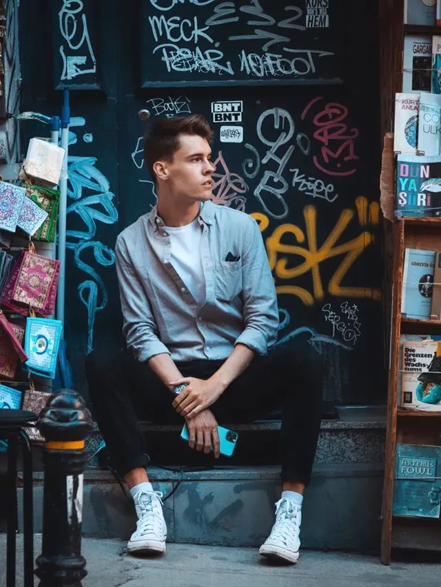 Sering Tur ke Negara Muslim, Ini 7 Potret YouTuber Asal Inggris yang Jadi Mualaf