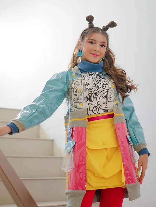 "Yaiya, pakai baby doll, pakai sendal biasa, kan kalau ke supermarket deket rumah nggak papa", jawab Tiara. (Instagram/tiaraandini)