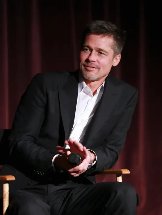 Terlebih ketika Pitt dituduh melakukan kekerasan pada Maddox di pesawat pribadinya beberapa bulan lalu. Atas tuduhan itu, Pitt berada di bawah penyelidikan pihak DCFS, dan itu semakin menyulitkan dirinya bertemu anak-anak. (AFP/Bintang.com)