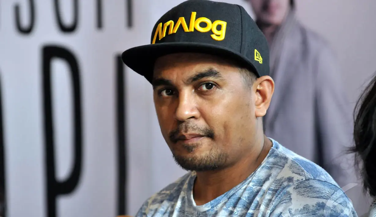Penyanyi Glenn Fredly saat syukuran film Filosofi Kopi, di Kuningan City, Jakarta, Kamis (8/1/2015). (Liputan6.com/Panji Diksana)